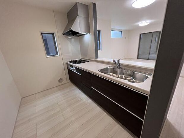 料理の時間が楽しくなるキッチンスペースです作業スペースが広く家事動線をゆったりと確保できるキッチン