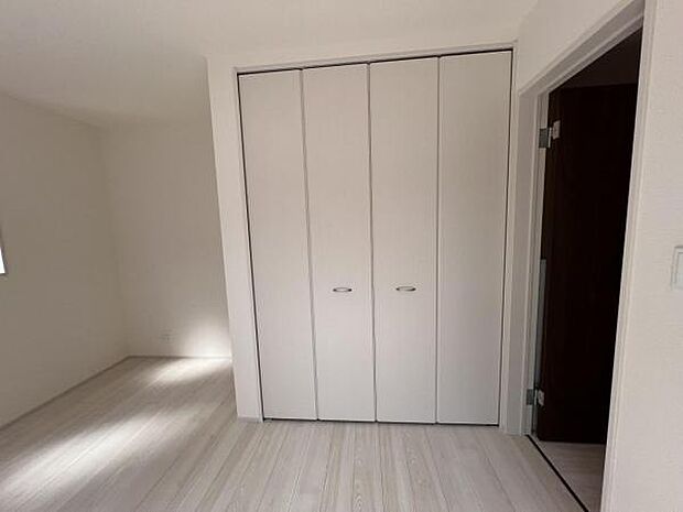 いつでもお部屋をスッキリお使い頂ける収納スペースを設置中の物を確認しやすく取り出しやすい収納スペース