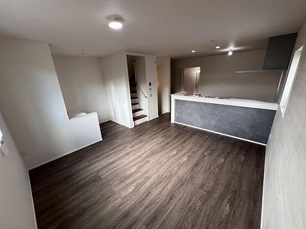 家族団らんの場所としてゆったりと居心地の良いリビングです。