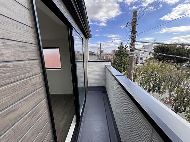 お洗濯ものを気持ち良く太陽の光で干せるのが嬉しいですね。