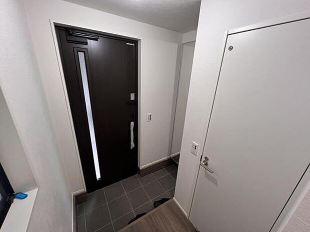 綺麗で明るい玄関でお客様をお迎えいただけます。