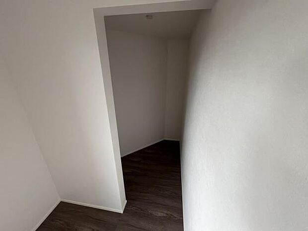 中の物を確認しやすく、取り出しやすい収納スペース。お部屋を広々とお使いいただけます。