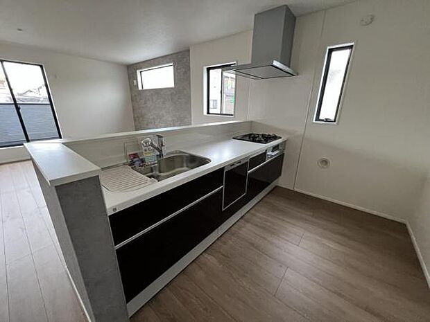 料理の時間が楽しくなるキッチンスペースです作業スペースが広く家事動線をゆったりと確保できるキッチン