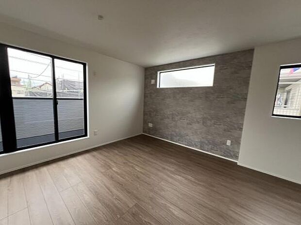 お食事中もキッチンと会話が楽しめるダイニングスペーゆったりとした開放的なダイニングキッチンスペースで