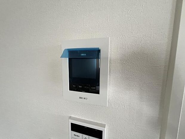 訪問者を確認できるTVモニター付きインターフォンです。