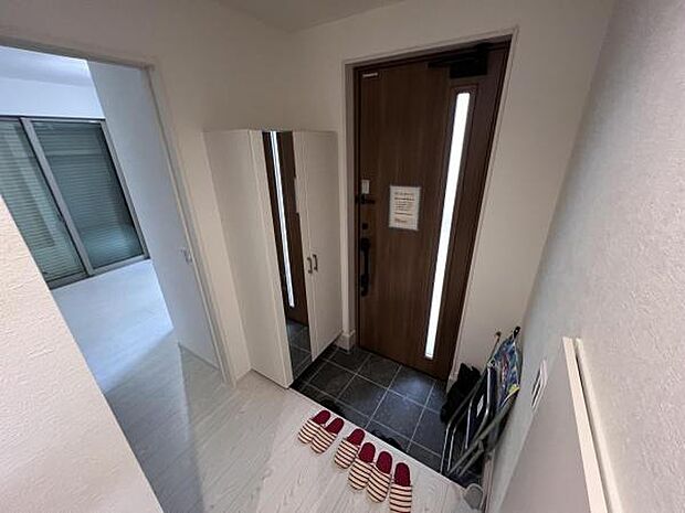 綺麗で明るい玄関でお客様をお迎えいただけます。