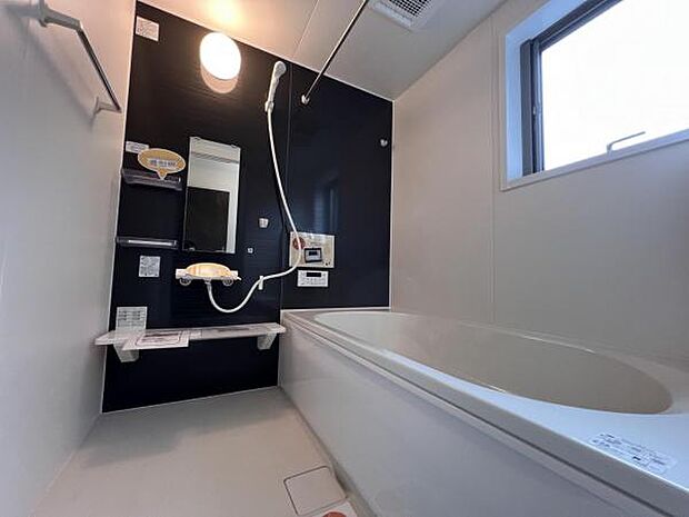 スタイリッシュな浴室で1日の疲れをゆったり癒されるのもいいですね。