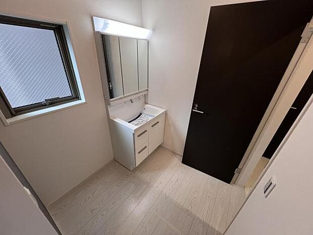 脱衣所は小さなお子様がいるご家庭にも重宝されます。