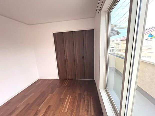 いつでもお部屋をスッキリお使い頂ける収納スペースを設置。