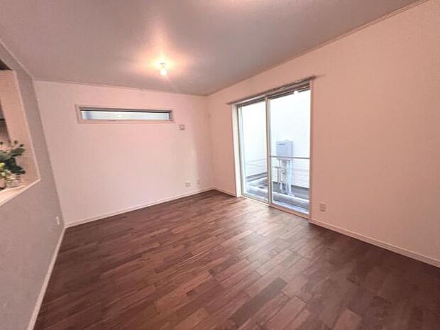 ご家族みんながゆったりくつろげる広々リビングです。