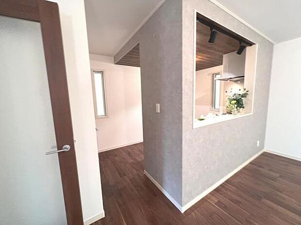 ご家族の温かい時間を演出するダイニングスペースです。