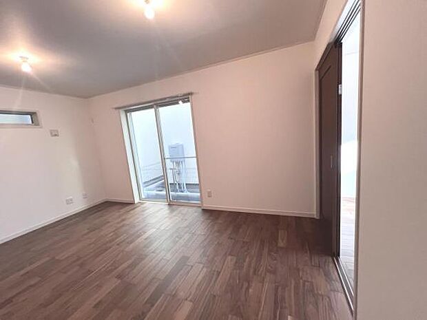 リビングダイニングになります。ご家族そろっての素敵な空間になりそうですね。