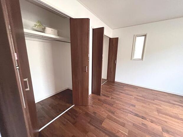 いつでもお部屋をスッキリお使い頂ける収納スペースを設置。