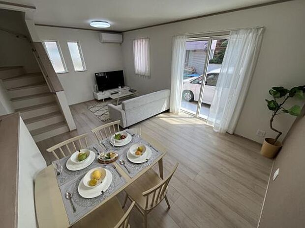 リビングダイニングになります。ご家族そろっての素敵な空間になりそうですね。