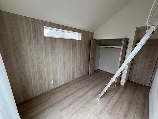 収納が備わっており、子供部屋や在宅ワークスペース等にもおすすめです。