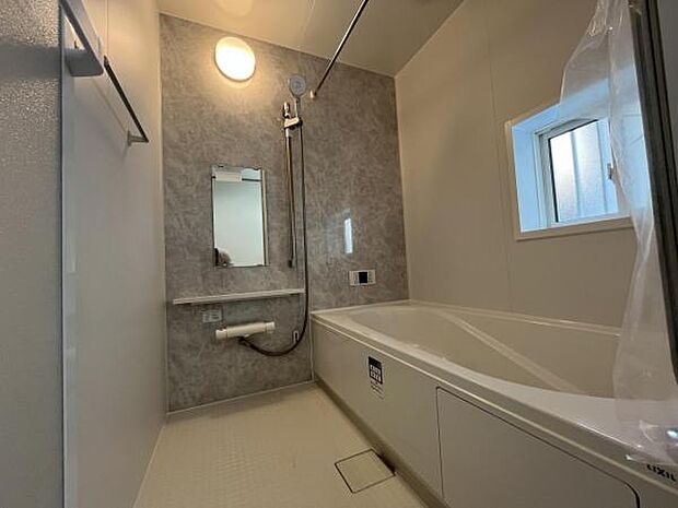 スタイリッシュな浴室で1日の疲れをゆったり癒されるのもいいですね。