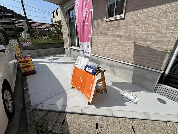 駐車場ももちろん完備しておりますのでお車所有の方にも心強いです。