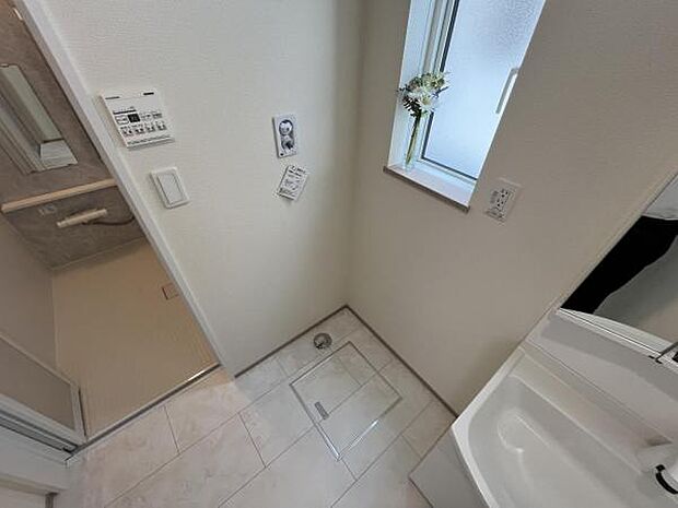 快適で清潔感がある脱衣スペースです。