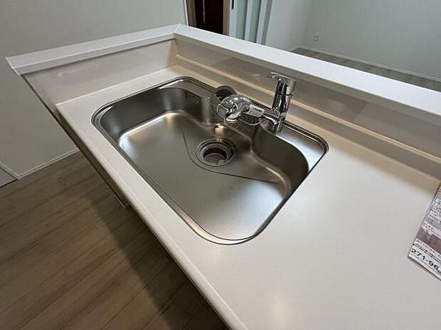 機能性に優れ食器洗乾燥機付のシステムキッチンで忙しい家事をサポートします。