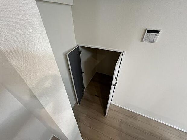 いつでもお部屋をスッキリお使い頂ける収納スペースを設置。