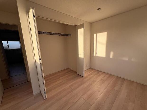 いつでもお部屋をスッキリお使い頂ける収納スペースを設置中の物を確認しやすく取り出しやすい収納スペース