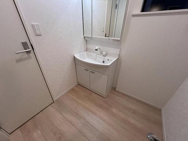 お天気を気にせずお洗濯ができ、室内干し可能です。