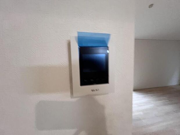 訪問者を確認できるTVモニター付きインターフォンです。