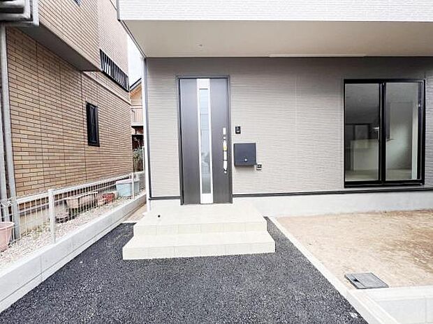 綺麗で明るい玄関でお客様をお迎えいただけます。