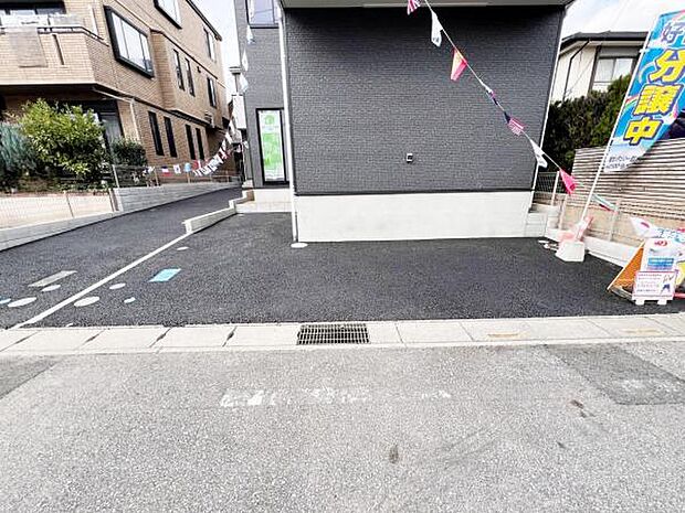 駐車場ももちろん完備しておりますのでお車所有の方にも心強いです。