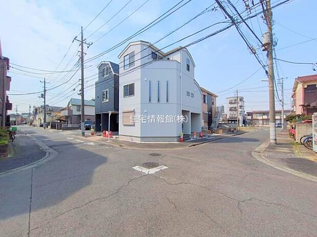 前面道路を含めた現地写真です。