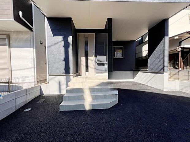 いつも気持ちよくご家族を迎えられる玄関です。