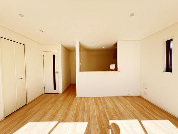 家族団らんの場所としてゆったりと居心地の良いリビングです。