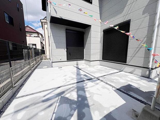 駐車場ももちろん完備しておりますのでお車所有の方にも心強いです。