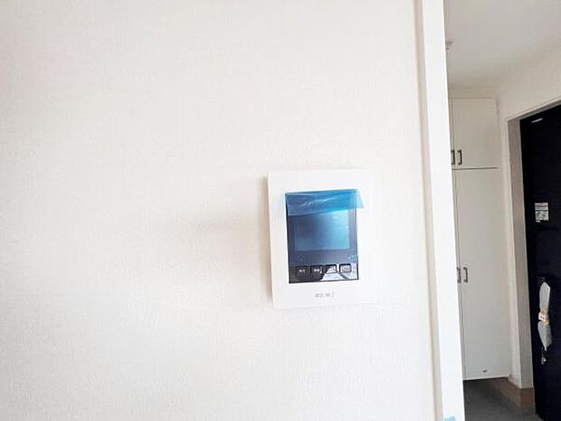 訪問者を確認できるTVモニター付きインターフォンです。