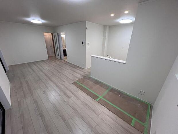 リビングダイニングになります。ご家族そろっての素敵な空間になりそうですね。