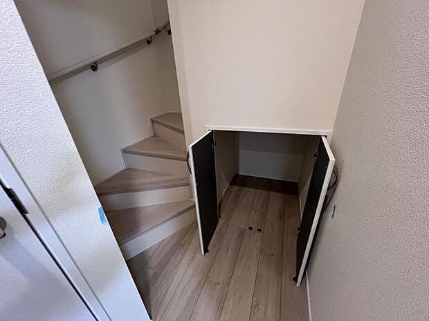 いつでもお部屋をスッキリお使い頂ける収納スペースを設置。