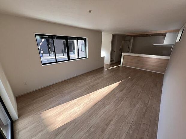 リビングダイニングになります。ご家族そろっての素敵な空間になりそうですね。