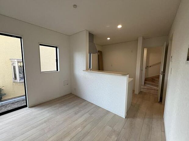 家族団らんの場所としてゆったりと居心地の良いリビングです明るい日差しが入る風通しの良いリビングですご