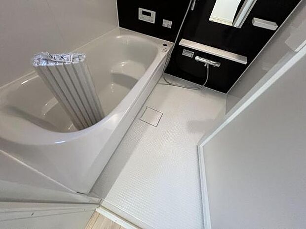 お風呂でほっとひといき1日の疲れを癒しましょうスタイリッシュな浴室で1日の疲れをゆったり癒されるのも