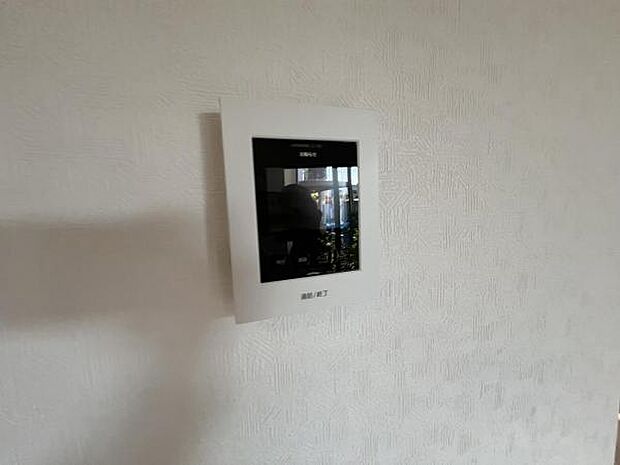 訪問者を確認できるTVモニター付きインターフォンです。