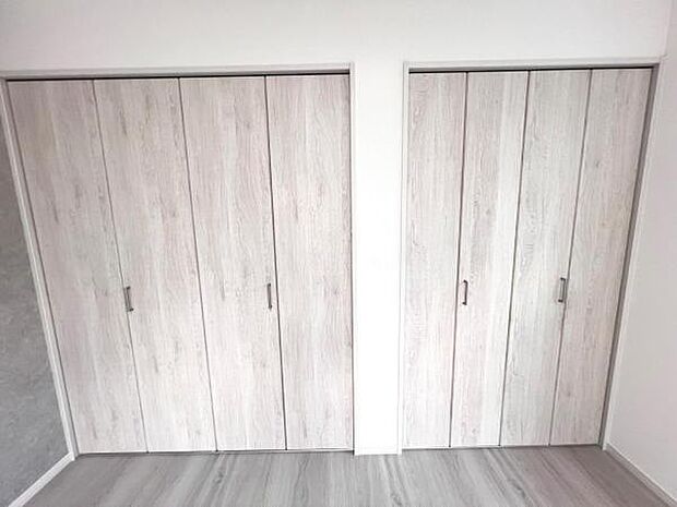 いつでもお部屋をスッキリお使い頂ける収納スペースを設置。