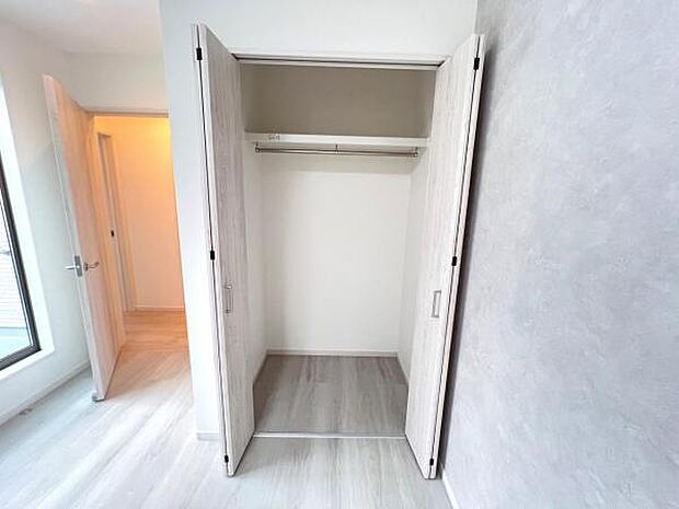 中の物を確認しやすく、取り出しやすい収納スペース。お部屋を広々とお使いいただけます。