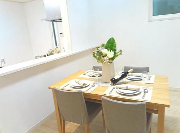 ご家族の温かい時間を演出するダイニングスペースです。