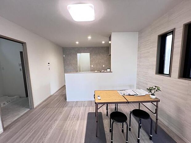 ご家族の温かい時間を演出するダイニングスペースです。