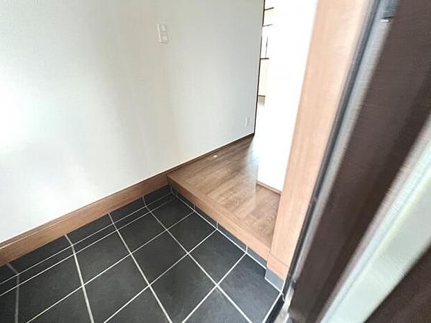 いつも気持ちよくご家族を迎えられる玄関です。