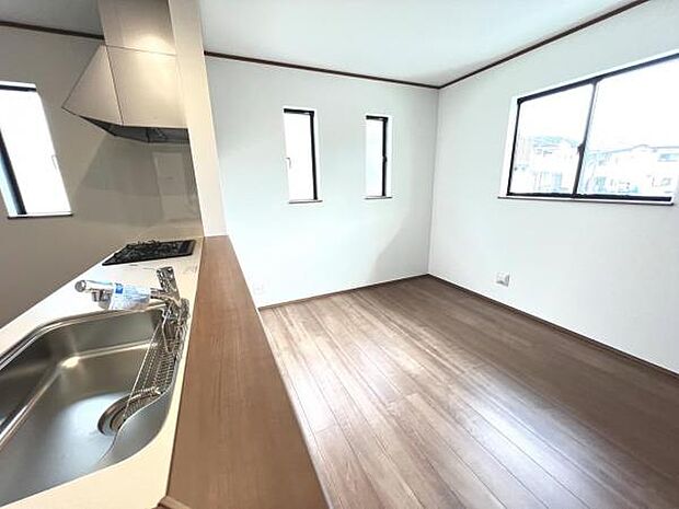 ご家族の温かい時間を演出するダイニングスペースです。