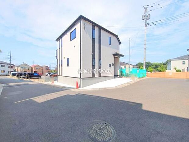 前面道路を含めた現地写真です。