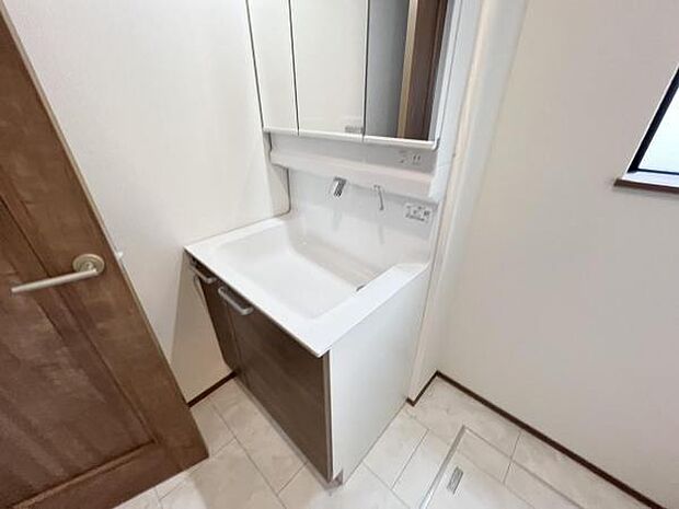 お天気を気にせずお洗濯ができ、室内干し可能です。