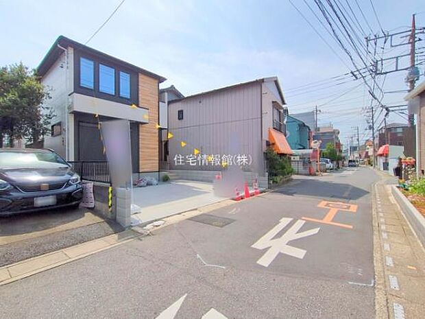 前面道路を含めた現地写真です。