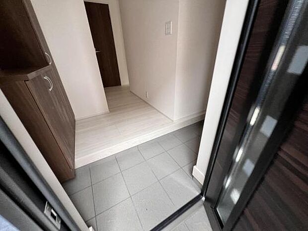 いつも気持ちよくご家族を迎えられる玄関です。綺麗で明るい玄関でお客様をお迎えいただけます。